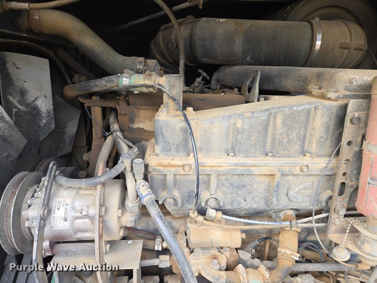 image for item ES2935 1983 AM General M915A1 semi truck