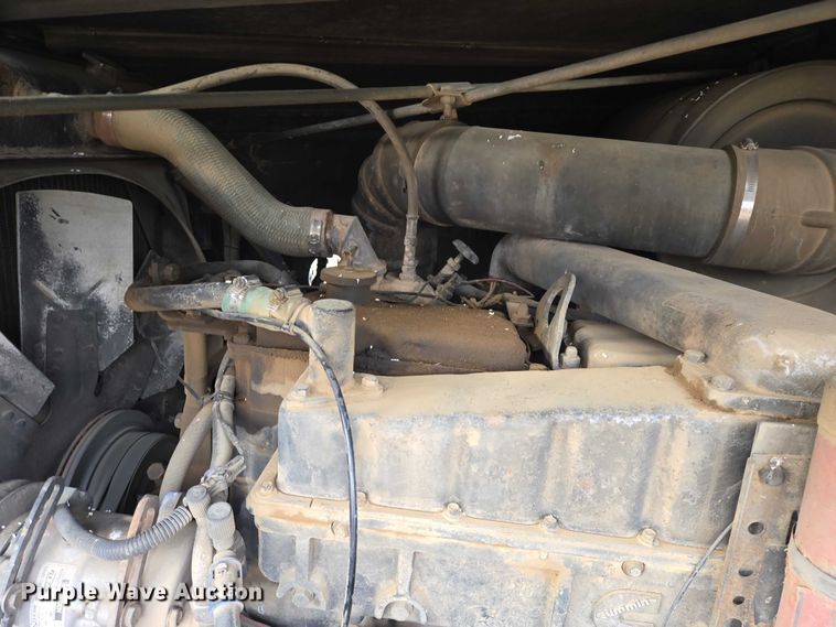 image for item ES2935 1983 AM General M915A1 semi truck