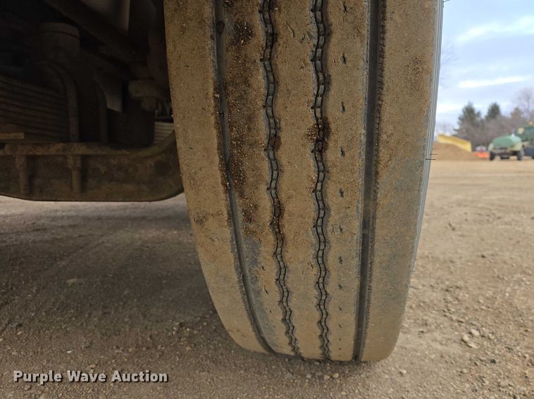 image for item ES2935 1983 AM General M915A1 semi truck