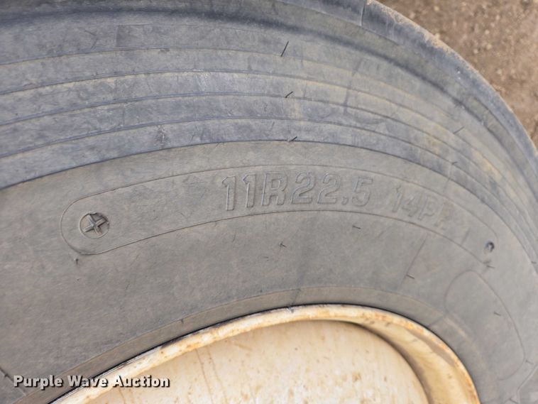 image for item ES2935 1983 AM General M915A1 semi truck