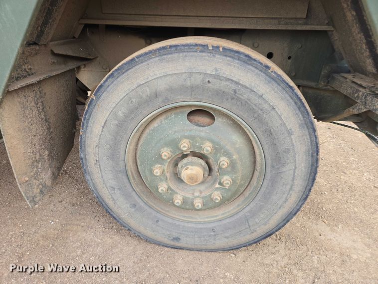 image for item ES2935 1983 AM General M915A1 semi truck