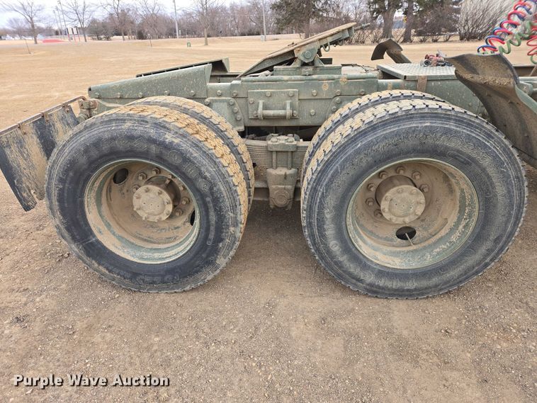 image for item ES2935 1983 AM General M915A1 semi truck