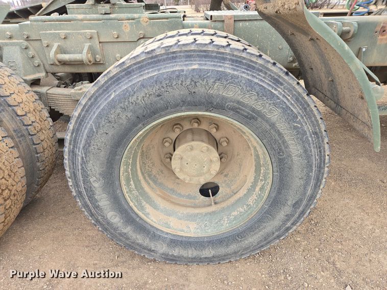 image for item ES2935 1983 AM General M915A1 semi truck