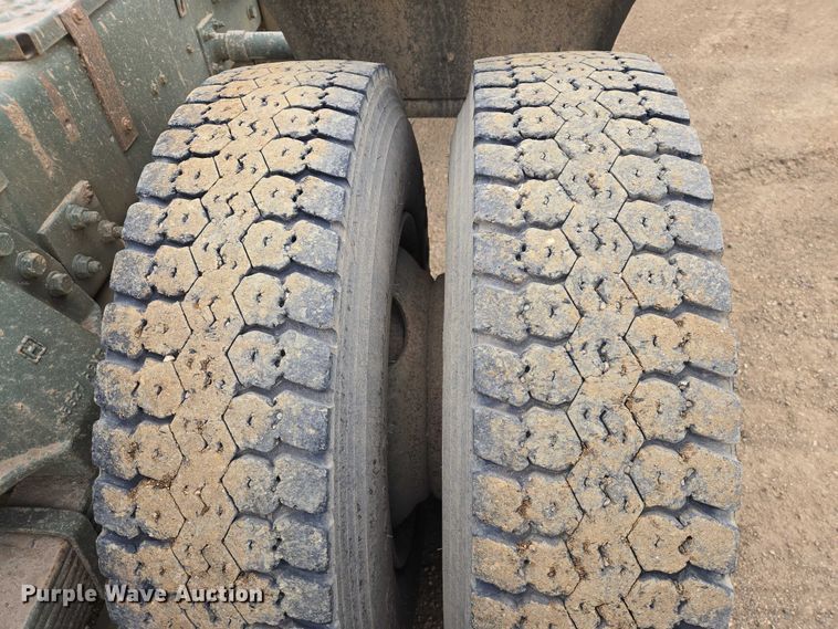 image for item ES2935 1983 AM General M915A1 semi truck