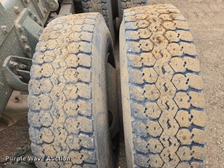 image for item ES2935 1983 AM General M915A1 semi truck