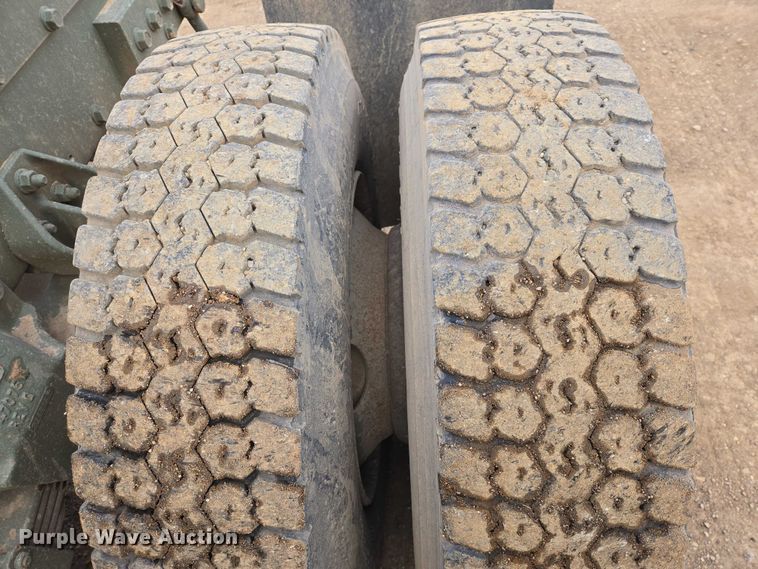 image for item ES2935 1983 AM General M915A1 semi truck