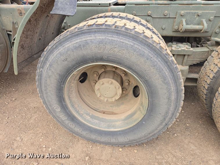 image for item ES2935 1983 AM General M915A1 semi truck