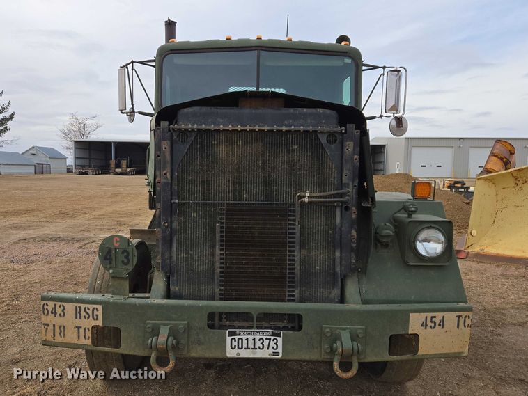image for item ES2939 1983 AM General M915A1 semi truck
