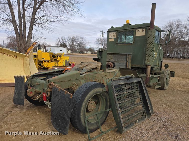 image for item ES2939 1983 AM General M915A1 semi truck