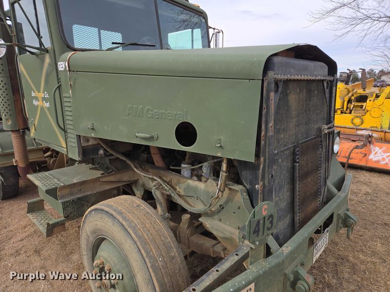 image for item ES2939 1983 AM General M915A1 semi truck
