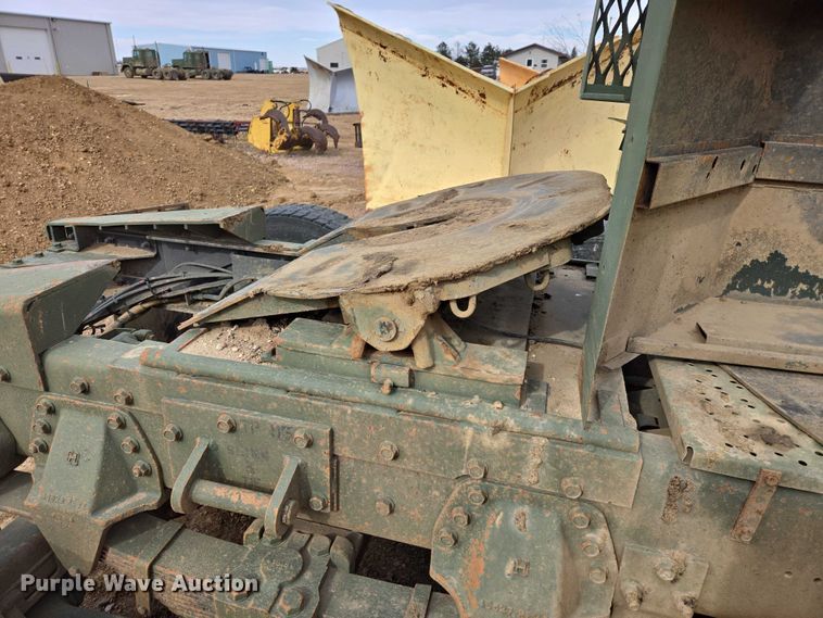 image for item ES2939 1983 AM General M915A1 semi truck