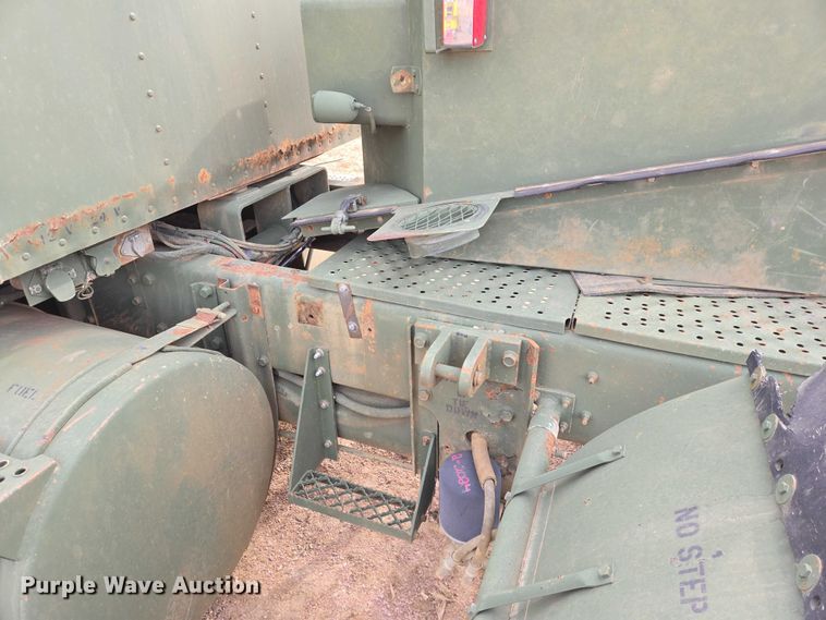 image for item ES2939 1983 AM General M915A1 semi truck