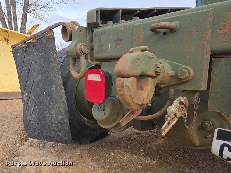 image for item ES2939 1983 AM General M915A1 semi truck