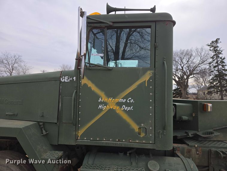image for item ES2939 1983 AM General M915A1 semi truck
