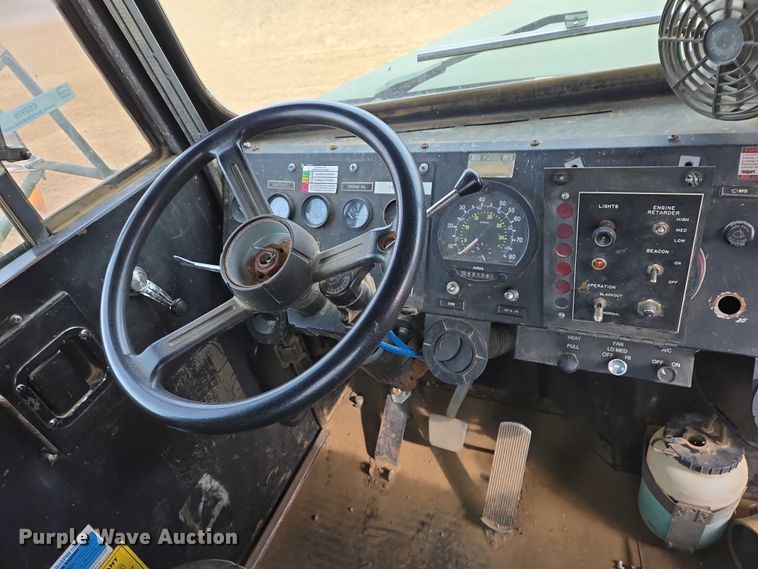 image for item ES2939 1983 AM General M915A1 semi truck