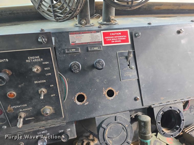 image for item ES2939 1983 AM General M915A1 semi truck