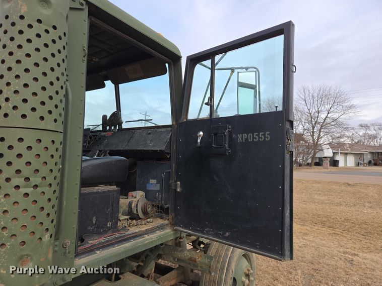 image for item ES2939 1983 AM General M915A1 semi truck