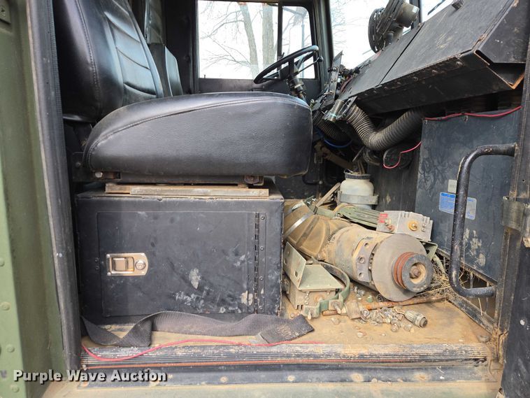 image for item ES2939 1983 AM General M915A1 semi truck