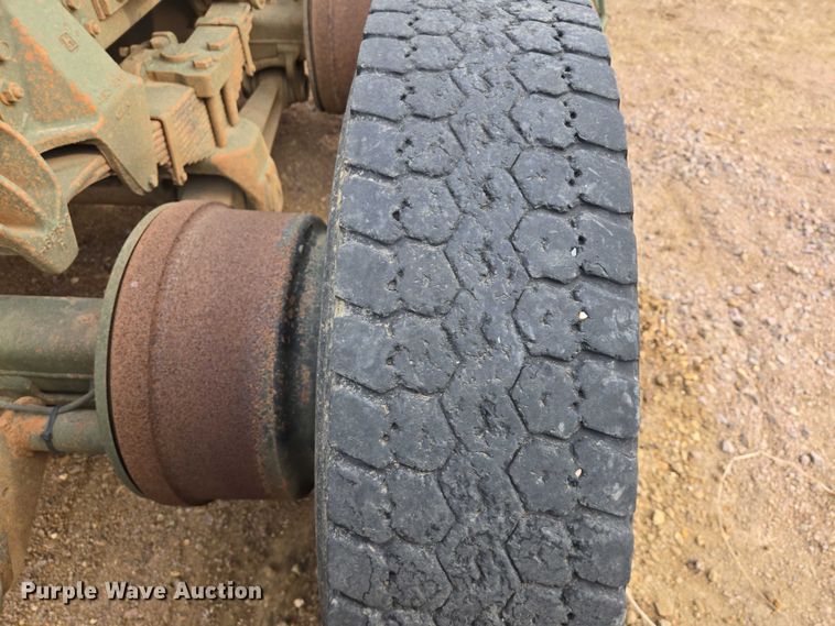 image for item ES2939 1983 AM General M915A1 semi truck