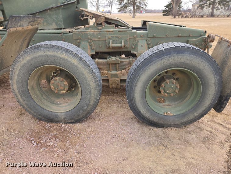 image for item ES2939 1983 AM General M915A1 semi truck