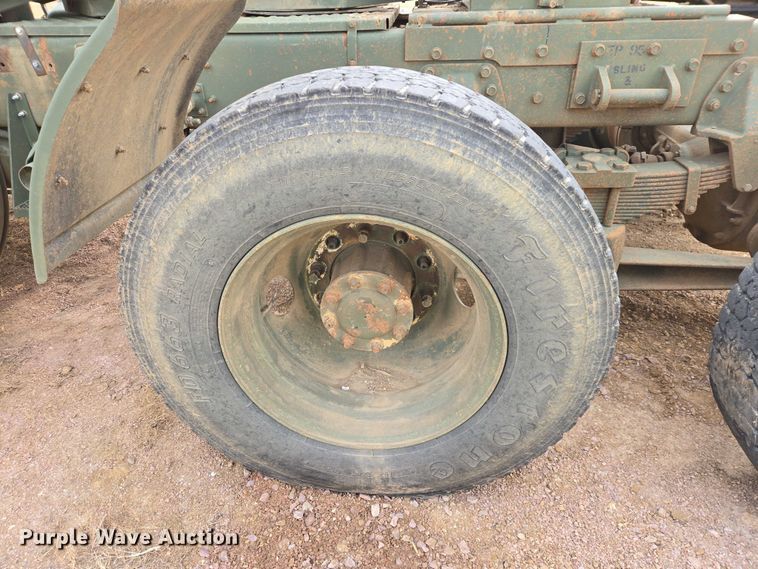 image for item ES2939 1983 AM General M915A1 semi truck