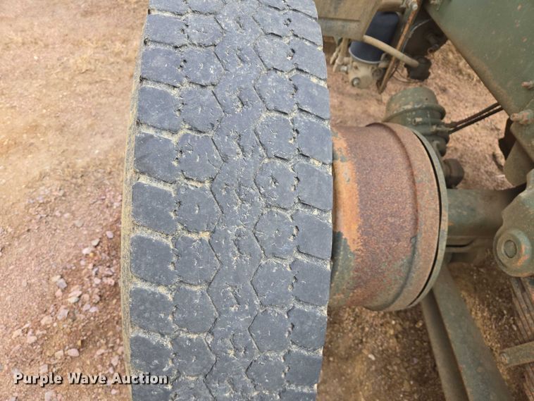 image for item ES2939 1983 AM General M915A1 semi truck