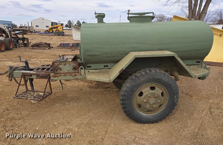 image for item ES2940 1953 Fruehauf M107A1 tank trailer