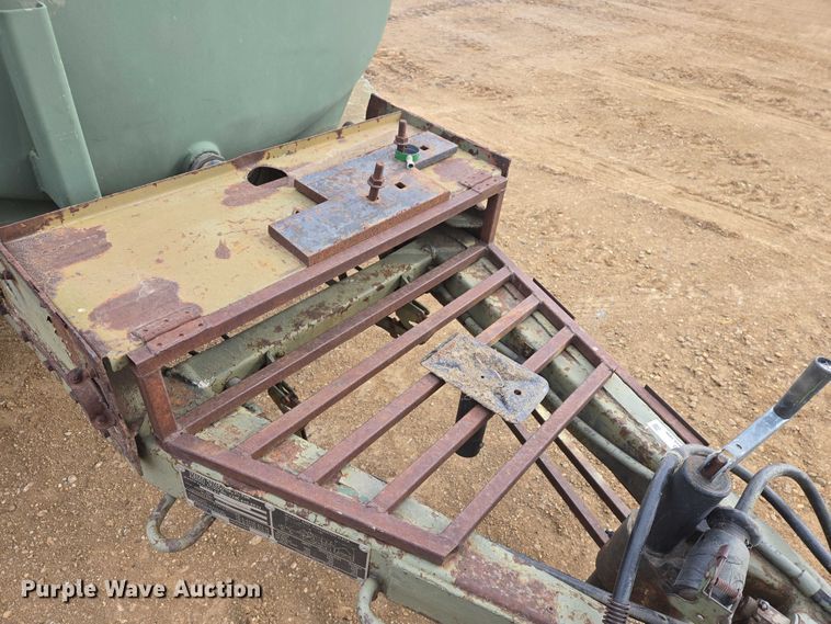 image for item ES2940 1953 Fruehauf M107A1 tank trailer