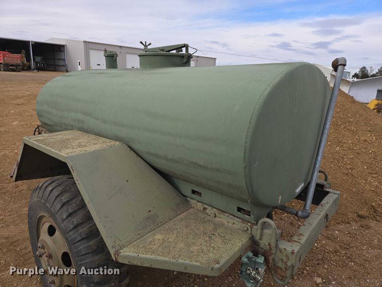 image for item ES2940 1953 Fruehauf M107A1 tank trailer