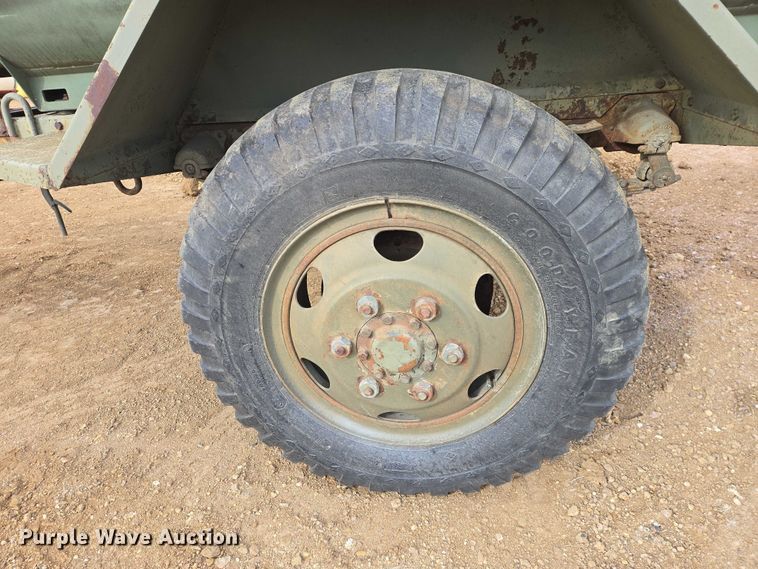 image for item ES2940 1953 Fruehauf M107A1 tank trailer