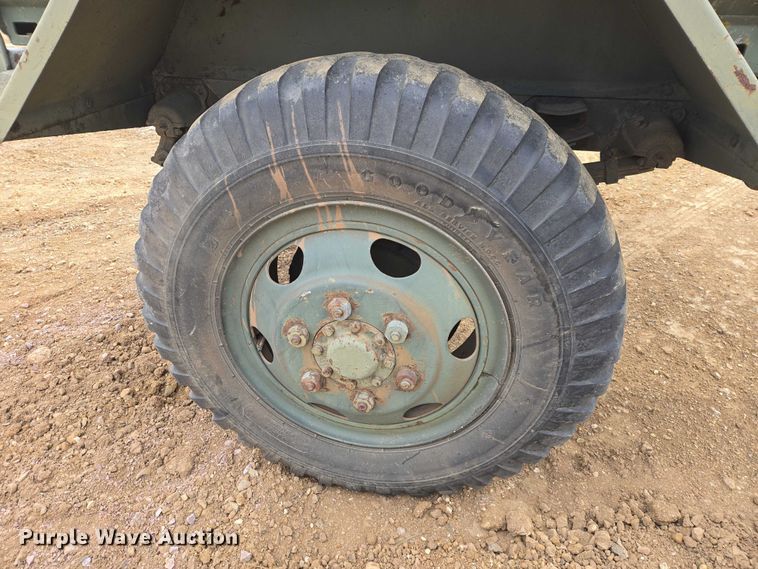 image for item ES2940 1953 Fruehauf M107A1 tank trailer