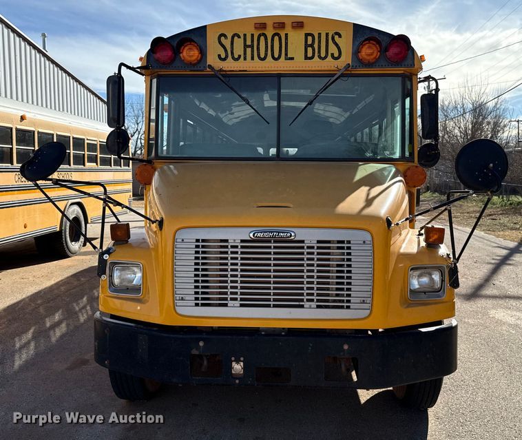 image for item ES5617 2001 Freightliner FS65 school bus