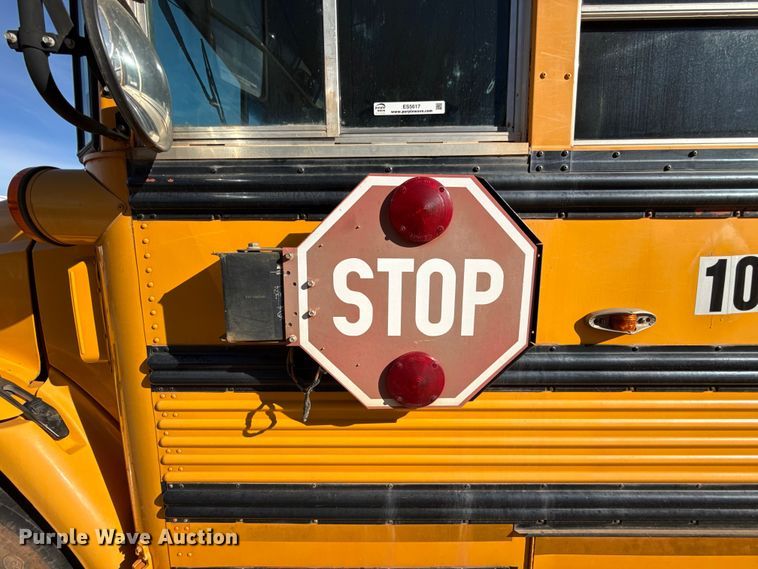 image for item ES5617 2001 Freightliner FS65 school bus