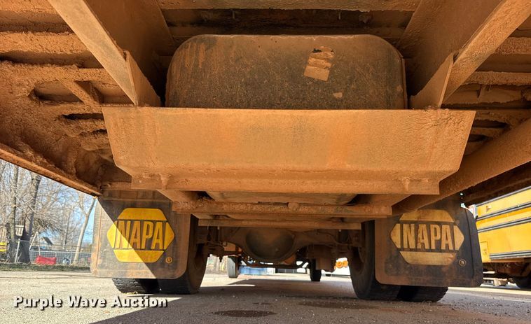 image for item ES5617 2001 Freightliner FS65 school bus