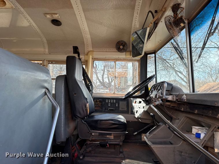 image for item ES5617 2001 Freightliner FS65 school bus