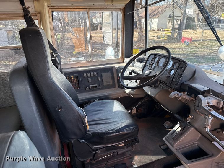 image for item ES5617 2001 Freightliner FS65 school bus