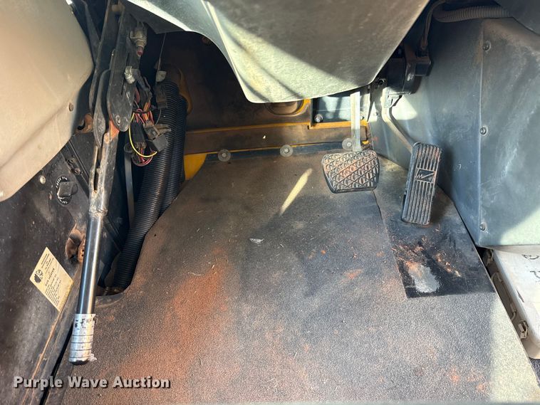 image for item ES5617 2001 Freightliner FS65 school bus