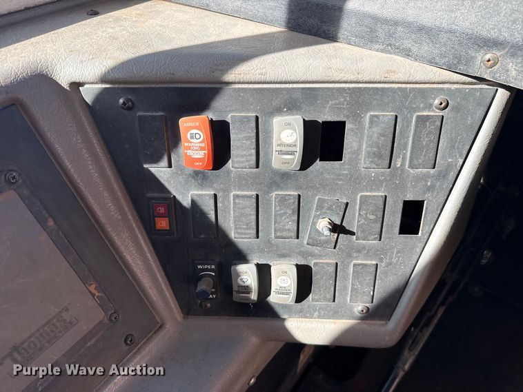 image for item ES5617 2001 Freightliner FS65 school bus