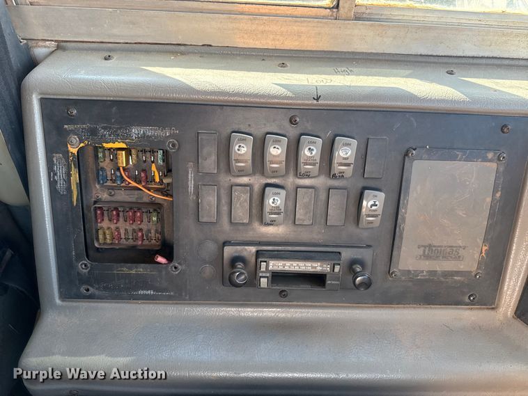 image for item ES5617 2001 Freightliner FS65 school bus