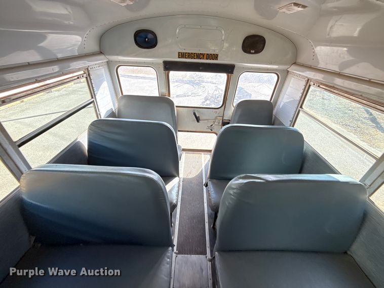 image for item ES5617 2001 Freightliner FS65 school bus