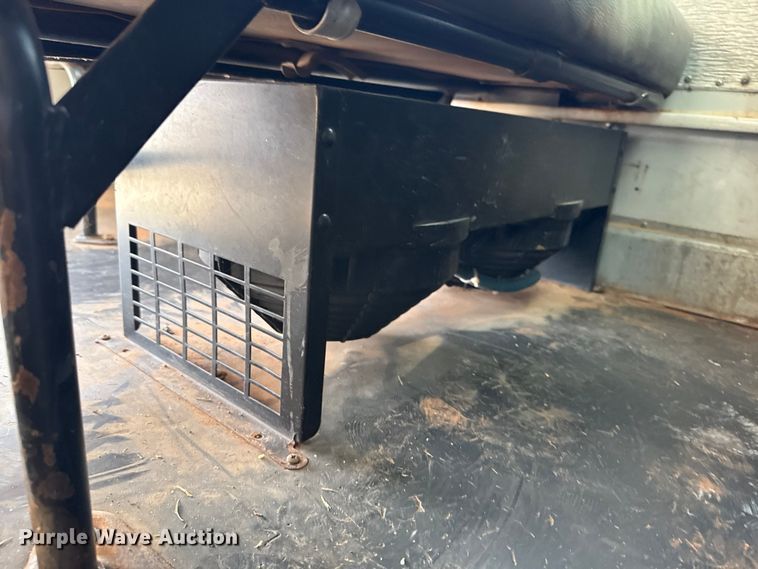 image for item ES5617 2001 Freightliner FS65 school bus