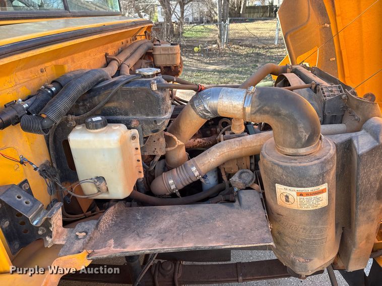 image for item ES5617 2001 Freightliner FS65 school bus