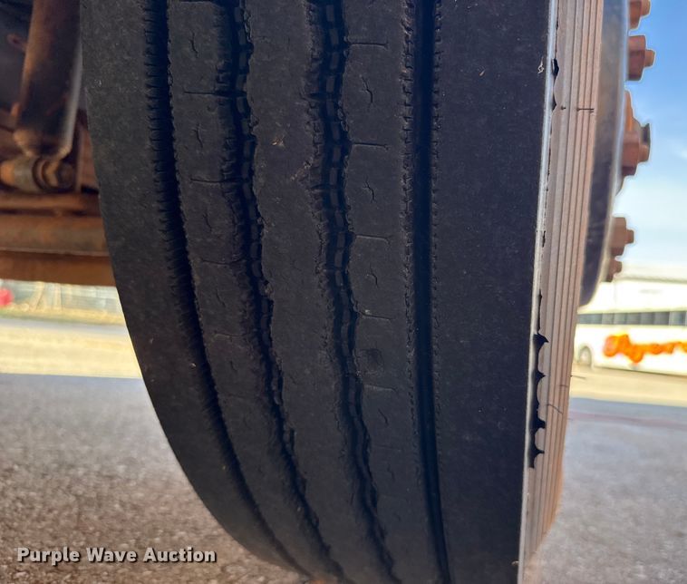 image for item ES5617 2001 Freightliner FS65 school bus