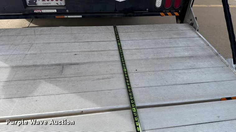 image for item ES5885 2009 GMC C5500 box truck