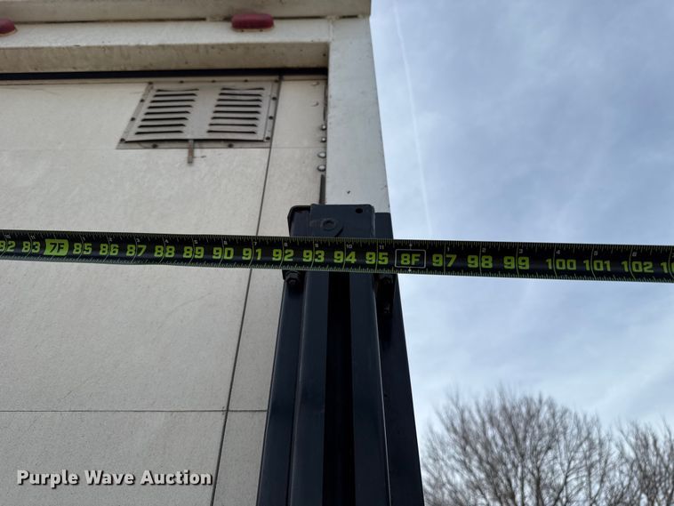 image for item ES5885 2009 GMC C5500 box truck