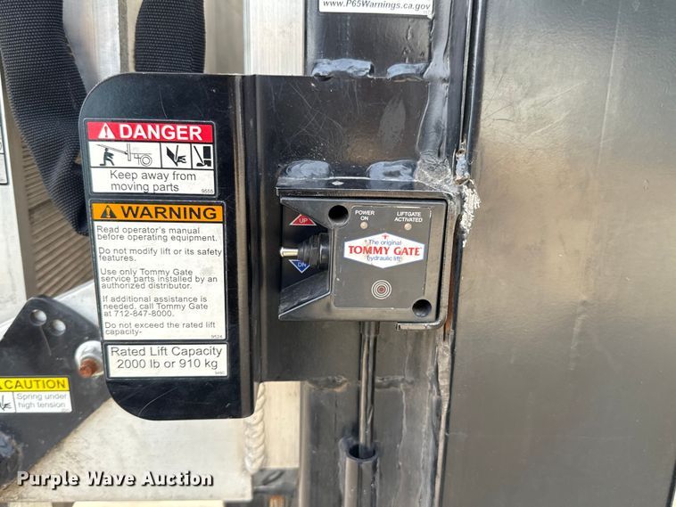 image for item ES5885 2009 GMC C5500 box truck