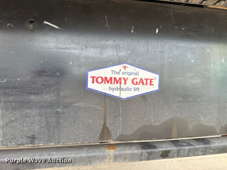 image for item ES5885 2009 GMC C5500 box truck