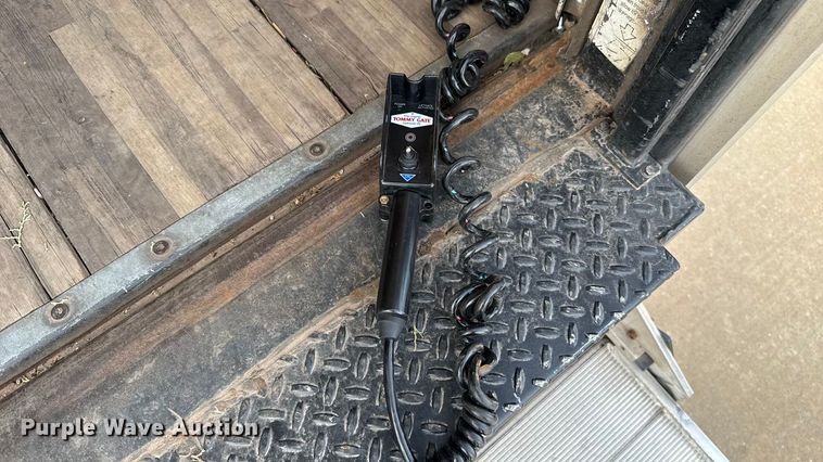 image for item ES5885 2009 GMC C5500 box truck