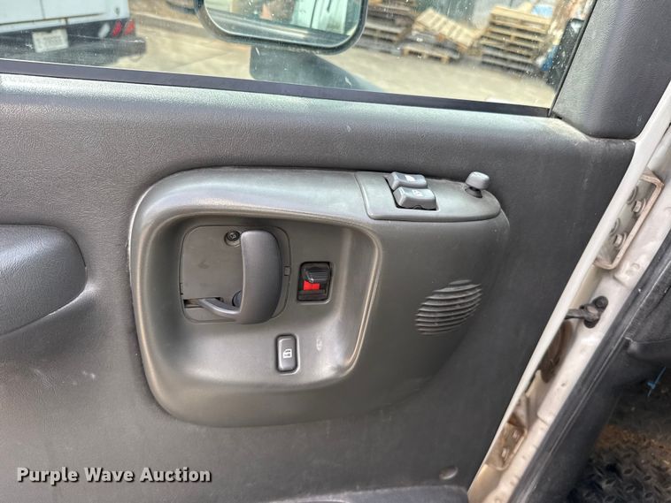 image for item ES5885 2009 GMC C5500 box truck