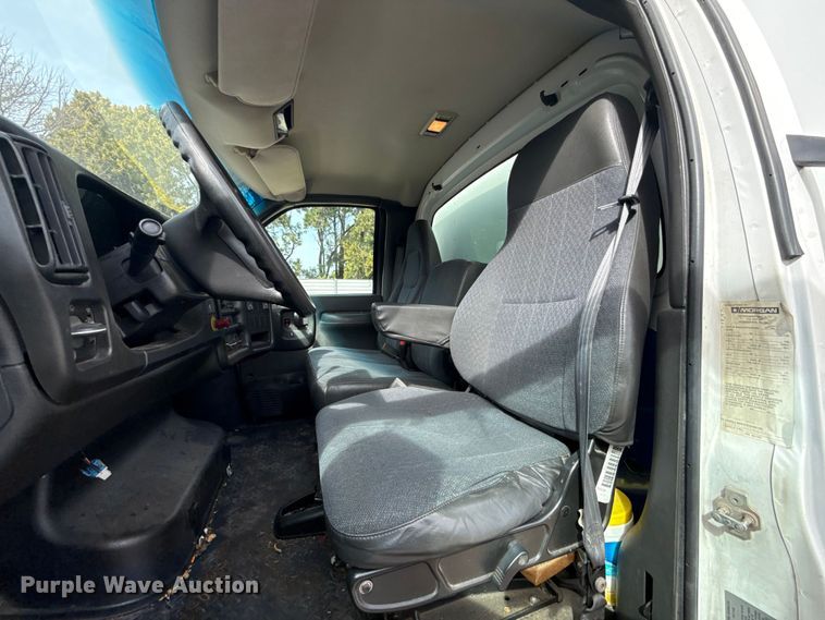 image for item ES5885 2009 GMC C5500 box truck